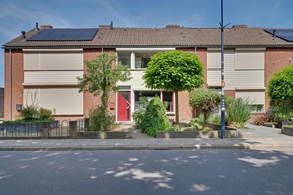 Te koop: Ruime tussenwoning gelegen in mooie woonwijk in Wehl!
